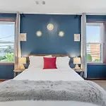 Renovated Ranch Style 6Br 4Ba Duplex Beach House