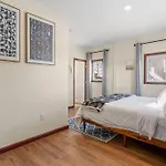 Renovated Ranch Style 6Br 4Ba Duplex Beach House