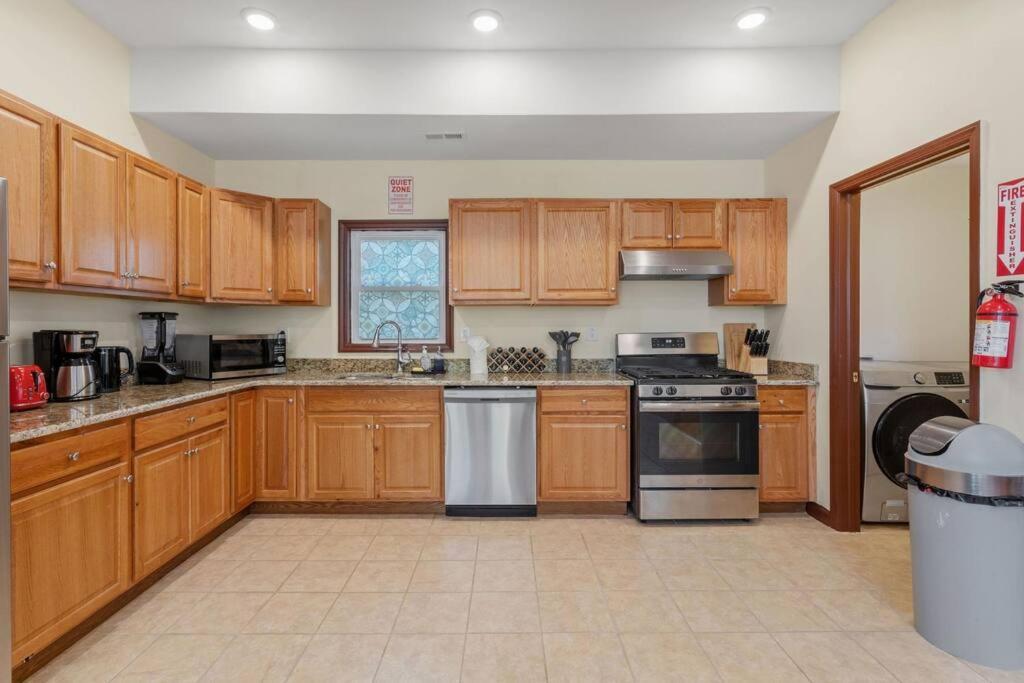 Renovated Ranch Style 6br 4ba Duplex House Holiday home Atlantic City