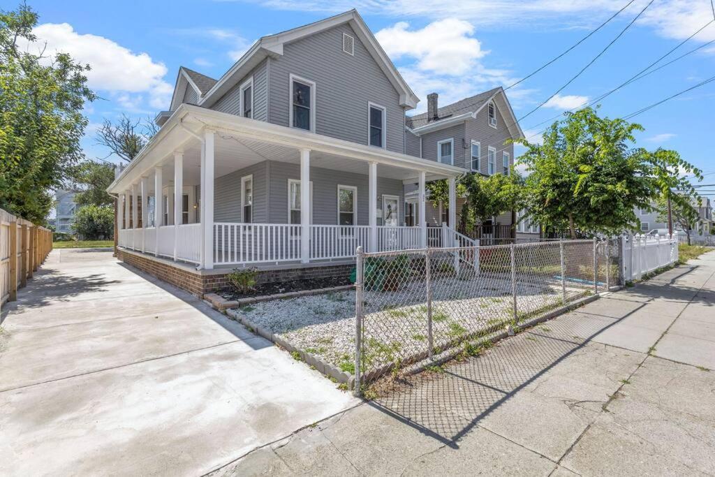 Renovated Ranch Style 6br 4ba Duplex House Holiday home